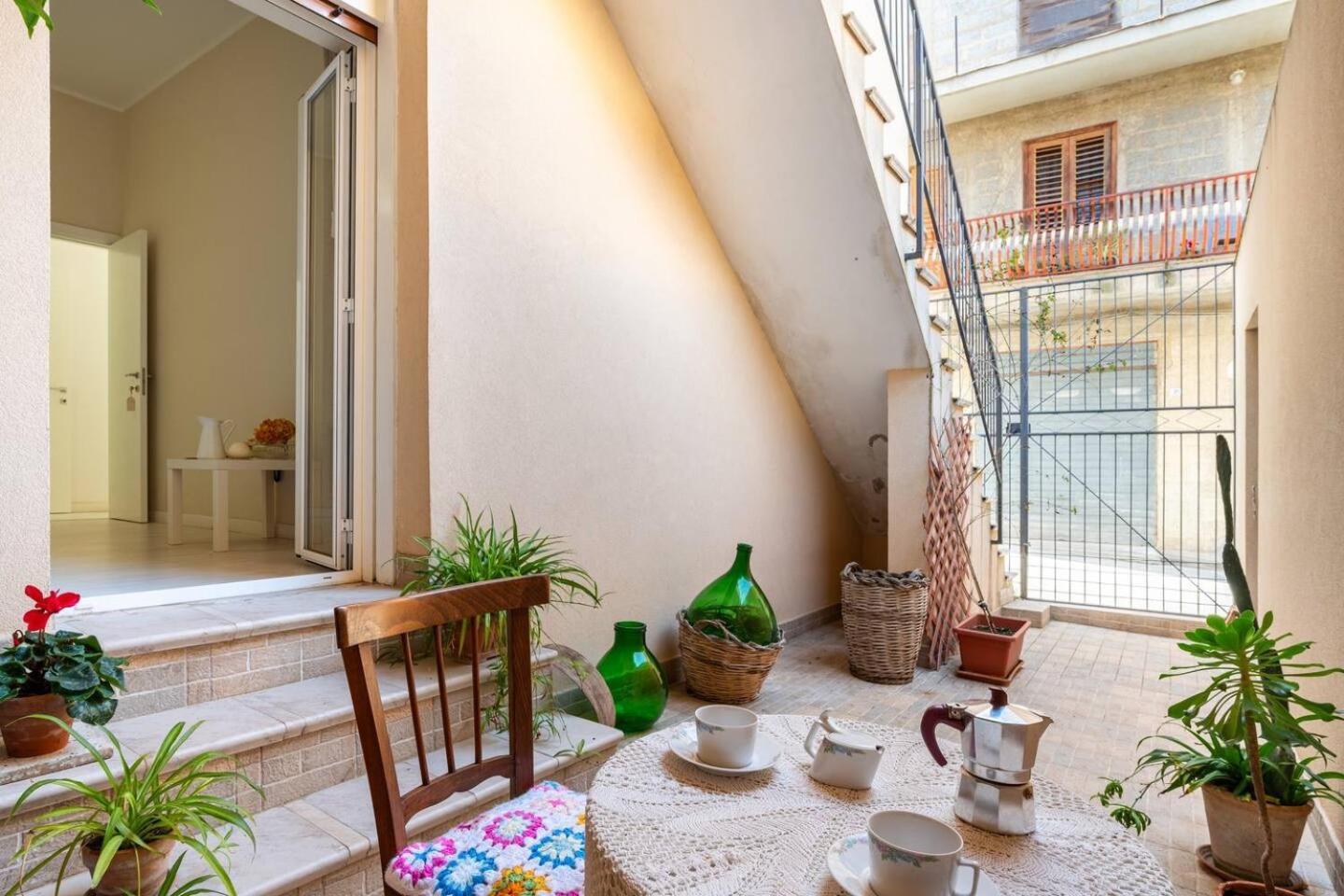 Casa Pinu Lägenhet San Michele di Ganzaria Exteriör bild