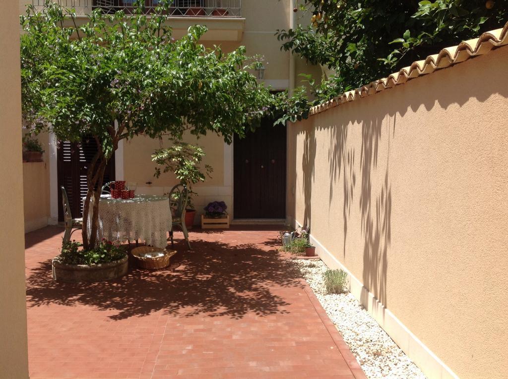 Casa Pinu Lägenhet San Michele di Ganzaria Exteriör bild